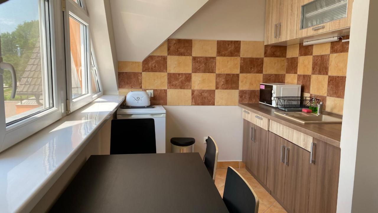Korall Apartman Balatonfůzfő Exteriör bild