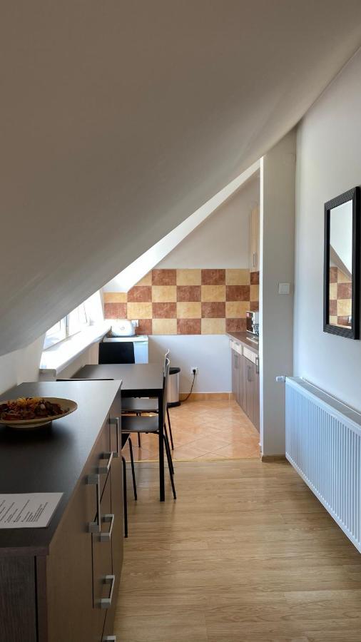 Korall Apartman Balatonfůzfő Exteriör bild