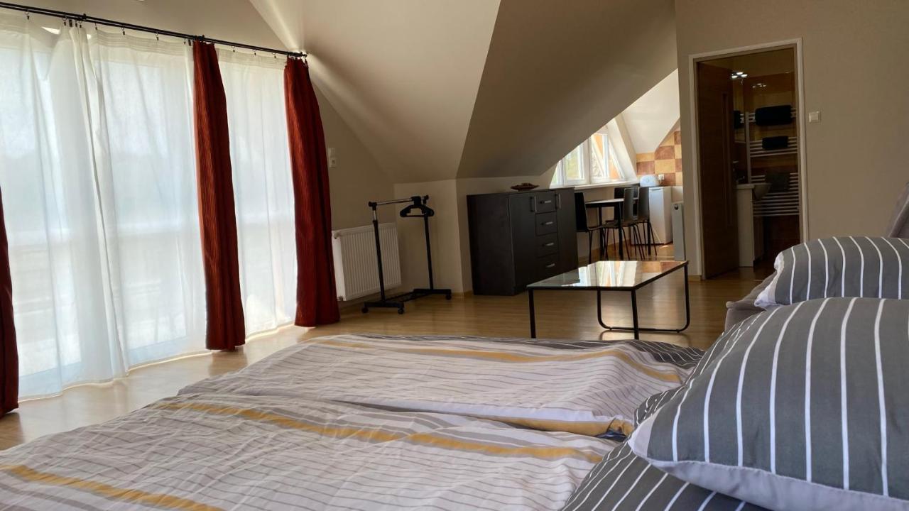 Korall Apartman Balatonfůzfő Exteriör bild