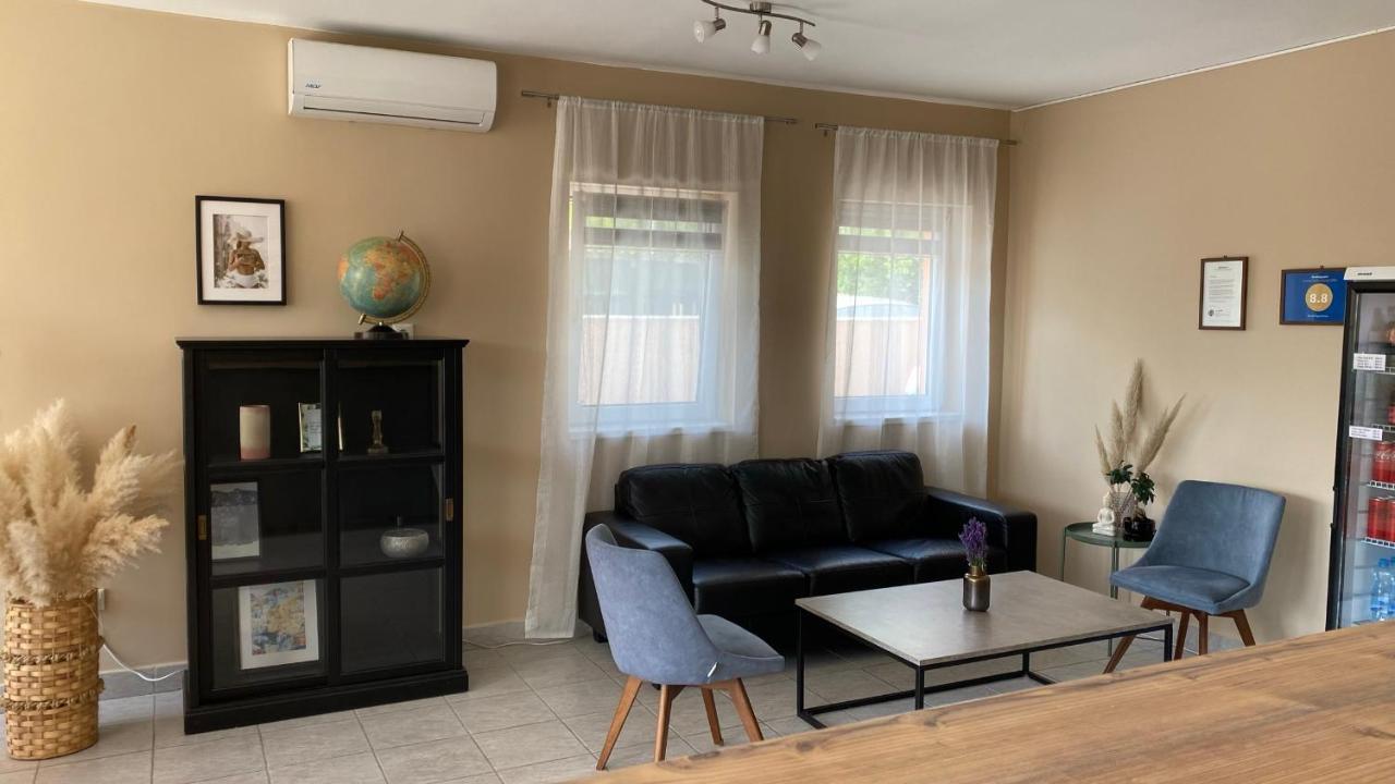 Korall Apartman Balatonfůzfő Exteriör bild