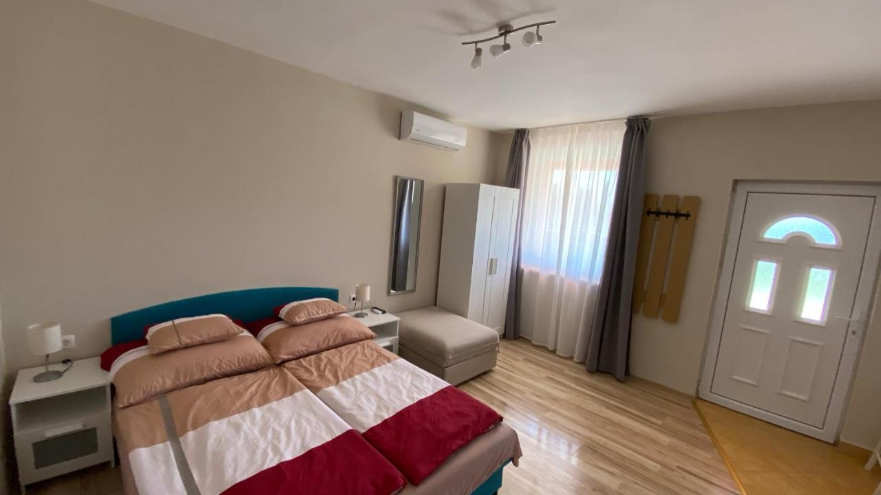 Korall Apartman Balatonfůzfő Exteriör bild