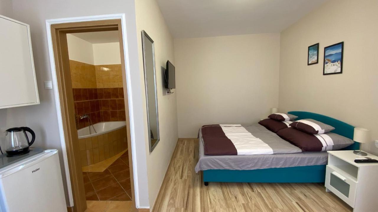 Korall Apartman Balatonfůzfő Exteriör bild